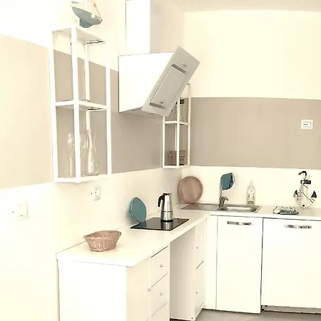 Niagara Life Apartment